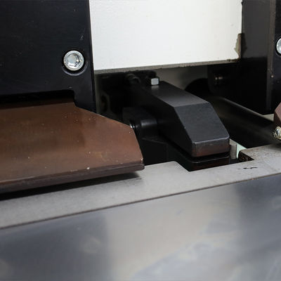 기계 알루미늄 쉬트 그루빙 머신을 수력이게 자르는 수직 Cnc 박판 금속